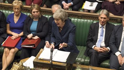 La Première ministre britannique Theresa May devant la chambre des Communes, mercredi 12 décembre 2018 à Londres (Royaume-Uni). (MARK DUFFY / AFP)