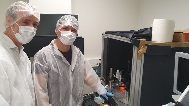 Serge Picaud, president of the Institute of Vision and Ignacio Alcala, doctoral student in an experiment room, March 8, 2023. (BORIS HALLIER / RADIO FRANCE)