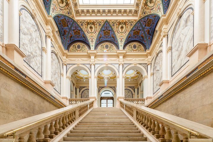 Le grand escalier du nouvel musée Albertina Modern, à Vienne (photo © Robert Bodnar)