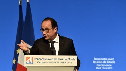 "Parce que le monde, il est pas facile, et parfois il est pas gentil" dit Hollande"