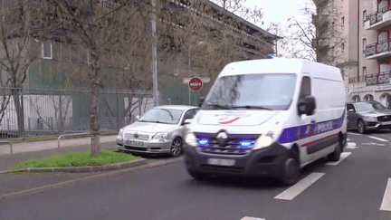 L'humoriste pourrait être incarcéré dès ce vendredi 17 février. Son sort sera fixé dans la journée après son arrivée au tribunal, sept jours après le terrible accident de la route qu'il a vraisemblablement provoqué. (FRANCE 2)