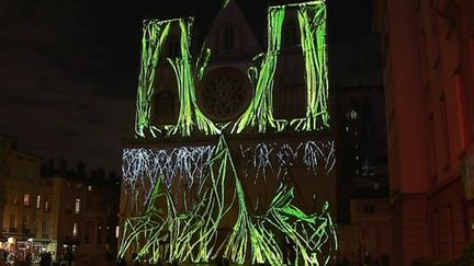 "Pigments de lumière", installation place Saint-Jean à Lyon
 (France 3 / Culturebox)