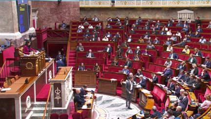 Politique : 49.3, meurtre de Lola, députés épuisés, Jean Castex à la RATP... L'actualité politique de la journée