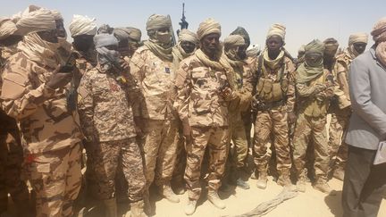 Soldats de l'armée tchadienne en opération contre les rebelles du&nbsp;Front pour l'alternance et la concorde au Tchad (FACT). Province du Kanem, le 19 avril 2021.&nbsp; (ABDOULAYE ADOUM MAHAMAT / ANADOLU AGENCY)