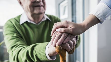 Des agences privées ou des associations proposent des services d'accompagnement personnalisé.&nbsp; (GETTY IMAGES)