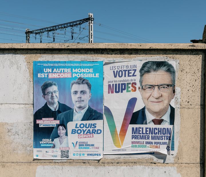 Une affiche électorale de Louis Boyard, le 8 juillet 2022, sur les murs de la 3e circonscription du Val-de-Marne. (PIERRE MOREL / FRANCEINFO)