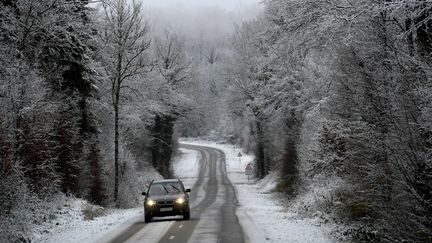 La neige a fait son apparition sur le massif du Jura, le 4 décembre 2020. Photo d'illustration. (PHILIPPE TRIAS / MAXPPP)