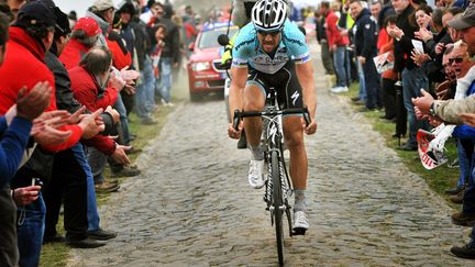 Tom Boonen s'envole sur les pavés de Paris-Roubaix (2012) (POOL BERNARD PAPON / BELGA MAG)