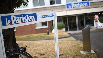 Entrée des locaux du journal le Parisien, à Saint-Ouen. (STEPHANE DE SAKUTIN / AFP)