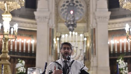 Le grand rabbin de France Rabbi Haim Korsia, le 15 novembre 2015 à la Grande synagogue de la Victoire à Paris. (LOIC VENANCE / AFP)