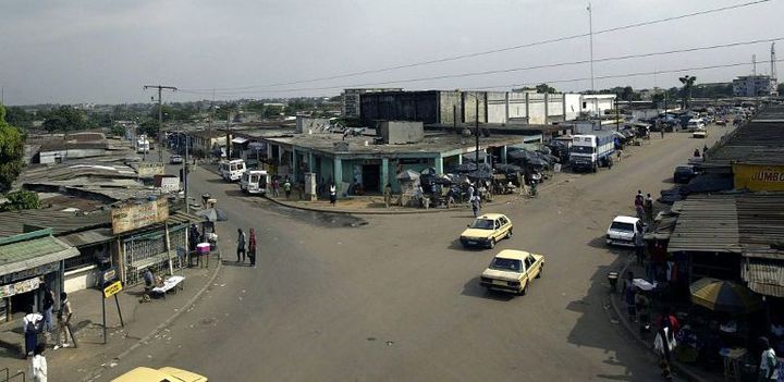 C'est dans cette commune d'Abobo qu'ont commencé à sévir «les microbes» durant la crise post-électrale, avant d'essaimer dans les autres quartiers d'Abidjan. (Photo AFP/Sia Kambou)