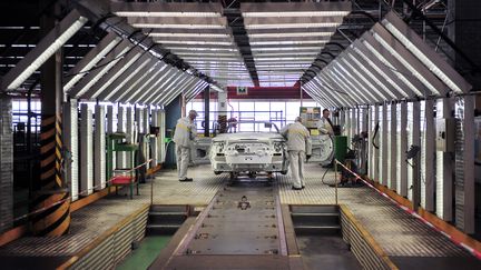 Cha&icirc;ne d'assemblage dans une usine Renault &agrave; Douai (Nord). (PHILIPPE HUGUEN / AFP)