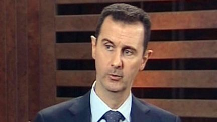 Le&nbsp;pr&eacute;sident syrien Bachar Al-Assad lors d'une interview sur la cha&icirc;ne priv&eacute;e pro-r&eacute;gime Ad-Dounia, diffus&eacute;e le 29 ao&ucirc;t 2012 (capture d'&eacute;cran). (ADDOUNIA TV / AFP)