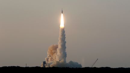 Une capsule Orion sans personne à bord a été lancée par une sorte de mini-fusée depuis Cap Canaveral (Etats-Unis), mardi 2 juillet 2019.&nbsp; (THOM BAUR / REUTERS)