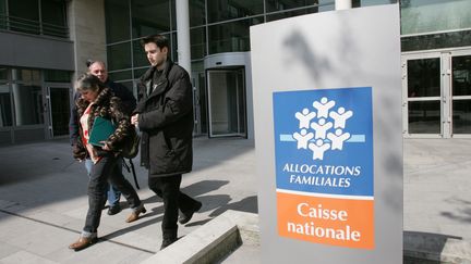 Les prestations vers&eacute;es par la Caisse d'allocations familiales ne seront plus revaloris&eacute;es en janvier. (JACK GUEZ / AFP)