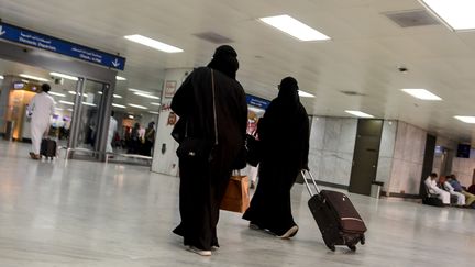 Deux femmes saoudiennes, le 6 août 2019 à l'aéroport de Jeddah. (AFP)