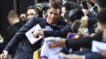 L'attaquant portugais Cristiano Ronaldo lors de la cérémonie du Ballon d'Or 2015, le 11 janvier 2016 à Zurich (Suisse). (MICHAEL BUHOLZER / AFP)