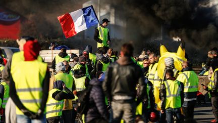 Des "gilets jaunes" bloquent le périphérique de Caen (Calvados), le 18 noveùbre 2018. (CHARLY TRIBALLEAU / AFP)