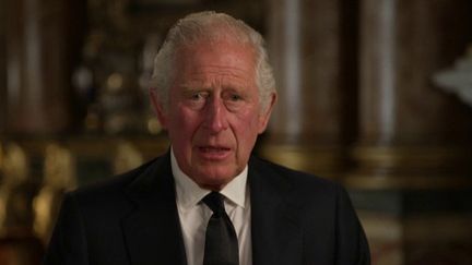 Royaume-Uni : Charles III a effectué ses premiers pas en tant que roi