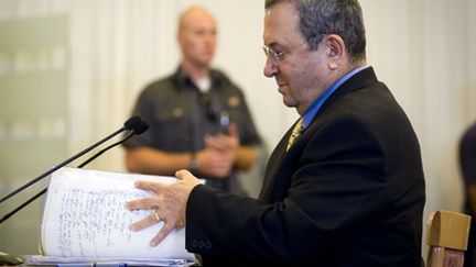 Le ministre israélien de la Défense, Ehud Barak, devant la commission d'enquête israélienne, le 10/08/10 (AFP Bernet Armangue)