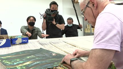 La NHK en tournage à la Cité internationale de la tapisserie. (CAPTURE D'ÉCRAN FRANCE 3)