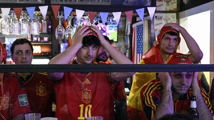 Supporters of the Spain team during the 2022 Football World Cup in Madrid. (OSCAR DEL POZO CANAS / AFP)