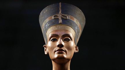 Le buste de Néfertiti au musée Neuss de Berlin (5 décembre 2012)
 (Michael Sohn / Sipa)