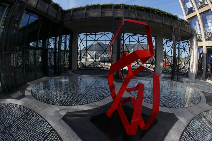 Le jardin de sculptures du nouveau du Zeitz-MoCAA Museum du Cap
 (Nic Bothma / EPA / MaxPPP)