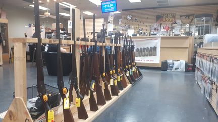 Dans le&nbsp;Tactical&nbsp;Store, une armurerie située en Floride, le 31 octobre 2020. (GAELLE JOLY / RADIO FRANCE)