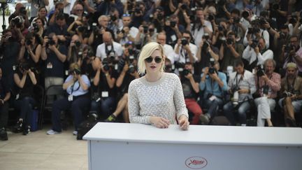 L'actrice américaine Kristen Stewart prend la pose au festival de Cannes le 17 mai 2016.&nbsp; (JOEL RYAN / AP / SIPA)