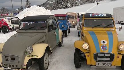 Les amoureux de 2 CV sont venus de toute la France et même de l'étranger, pour participer durant le week-end à une compétition, sur le circuit sinueux et&nbsp;vallonné&nbsp;de Lans-en-Vercors.&nbsp;Dérapages et rigolade étaient au programme. (CAPTURE D'ÉCRAN FRANCE 3)