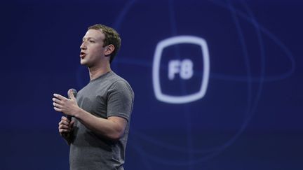 Le PDG de Facebook, Mark Zuckerberg, lors de la conf&eacute;rence des d&eacute;veloppeurs de l'entreprise le 25 mars 2015 &agrave; San Francisco (Etats-Unis). (ERIC RISBERG/AP/SIPA / AP)