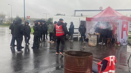 Au dépôt de Saint-Ouen l'Aumône, au 18eme jour de grève. (France 3 Paris ïle-de-France)