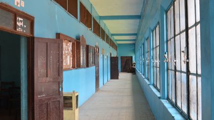 Une &eacute;cole vide &agrave; Buchanan, au Liberia, le 4 octobre 2014. (ZOOM DOSSO / AFP)