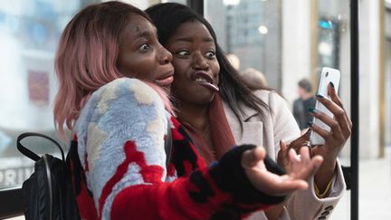 Michaela Coel, l'auteure, incarne Arabella, jeune femme dans cette série en 12 épisodes "I May Destroy You". (2020 HBO, Inc. All rights reserved.)