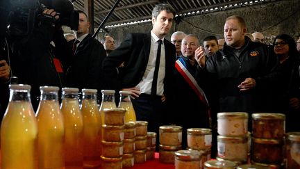 Le premier ministre en visite dans une exploitation à Janvilliers (Marne), le 15 février 2024. (FRANCOIS NASCIMBENI / AFP)