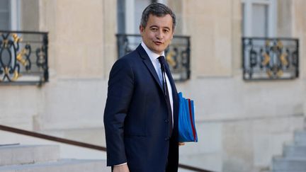 Le ministre de l'Intérieur, Gérald Darmanin, quitte l'Elysée le 9 février 2022. (LUDOVIC MARIN / AFP)