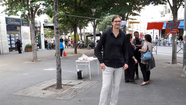 Hendrik Davi, chercheur en écologie, candidat de La France insoumise dans la 5e circonscription de Marseille, espère profiter de l'élan créé par Jean-Luc Melenchon présent dans la circonscription voisine.&nbsp; (RADIO FRANCE / SANDRINE ETOA-ANDEGUE)