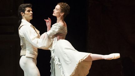   Aurélie Dupont et Roberto Bolle dans "L'Histoire de Manon"
 (Julien Benhamou/Opéra national de Paris)