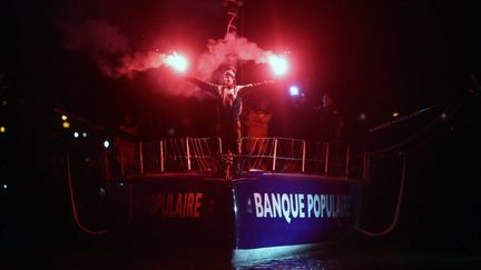 L'arrivée d'Armel Le Cléac'h, vainqueur de la dernière édition du Vendée Globe, le 19 janvier 2017. (LAURENT THEILLET / MAXPPP)