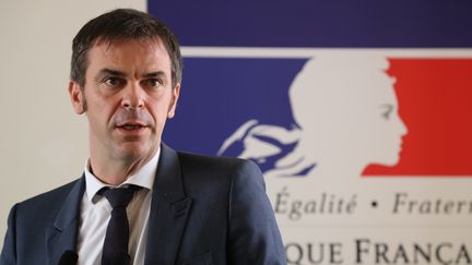 Le ministre de la Santé Olivier Véran lors d'une conférence de presse sur le Coronavirus Covid-19 à Paris, le 18 février 2020.&nbsp; (LUDOVIC MARIN / AFP)