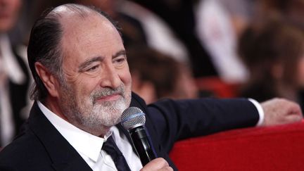 Michel Delpech sur le plateau de "Vivement Dimanche" (24 février 2011)
 (Frédéric Dugit / PhotoPQR / Le Parisien / MaxPPP)