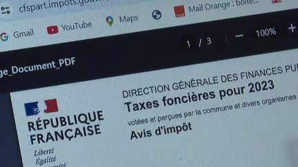 La plupart des contribuables ont jusqu'au 20 octobre pour payer leur taxe foncière. Mais pour celles et ceux qui vont payer autrement, il ne reste plus beaucoup de temps (France 2)