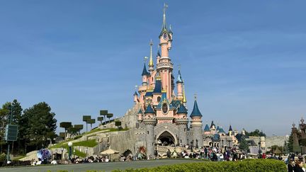 Le parc d'attraction Disneyland Paris à Marne-la-Vallée, le 21 mars 2024. (ANTHONY RIVAT / MAXPPP)