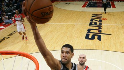 Tim Duncan (NED DISHMAN / NBAE / GETTY IMAGES)