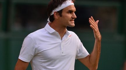 Le Suisse Roger Federer pendant son match face &agrave; l'Ukrainien&nbsp;Sergiy Stakhovsky, le 26 juin 2013, &agrave; Wimbledon. (CARL COURT / AFP)