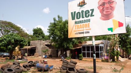 Les rues de Bamako au Mali envahies d'affiches électorales, le 29 juillet 2018. (NATHANAEL CHARBONNIER / FRANCE-INFO)