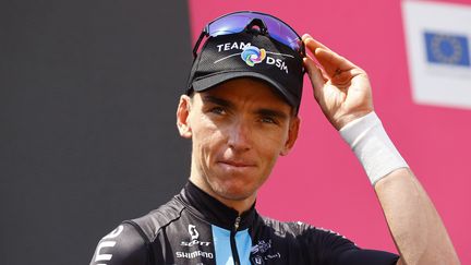 Romain Bardet, coureur cycliste lors de l'étape Avola -&nbsp;Etna-Nicolosi pendant le Giro d'Italie, le 10 mai 2022.&nbsp; (LUCA BETTINI / AFP)