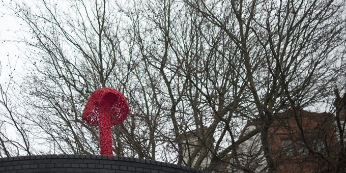 Un champignon signé Christiaan Nagel dans une rue de Londres.
 (Ben Stansall / AFP)