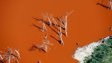 &nbsp; (Le site de stockage de "boues rouges" de Mange Garri - Bouc-Bel-Air, à Gardanne. © MaxPPP)